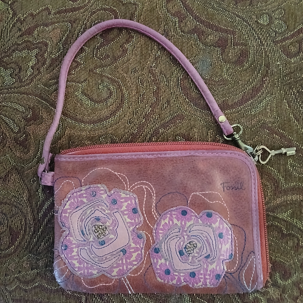 Fossil Genuine Leather Wristlet Wallet. 